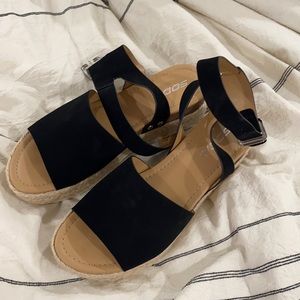 🌸3/$15🌸 Soda Black Platform Sandals 8.5